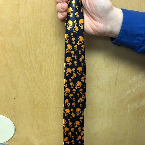 Classic 50s retro style skinny tie with Skulls 💀 - Picture 2 of 2